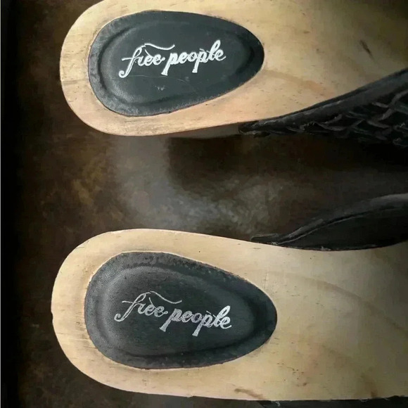Free People Black woven clogs - Picture 4 of 6
